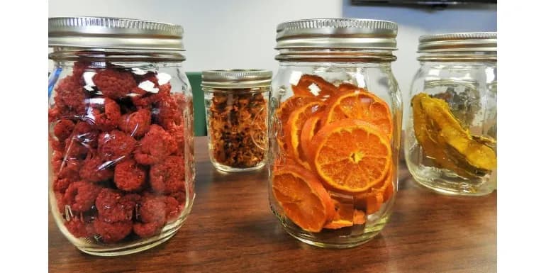 Kreatywne projekty DIY ze słoikami, które zaskoczą każdego