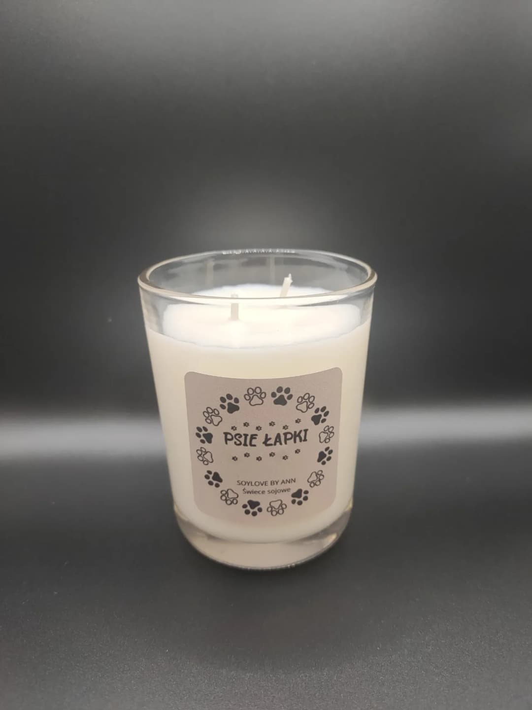 Świeczka o zapachu psich łap – unikalny aromat dla miłośników psów